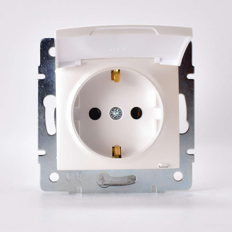 Розетка  Karina с заземлением  термопласт жемчуж./белый перламутр. LEZARD 707-3088-123B